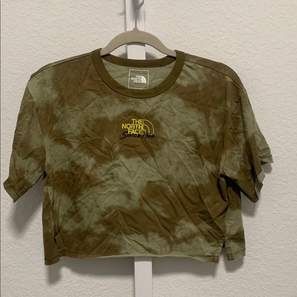The North Face Castles Made of Stone Green Tie Dye Cropped Shirt Sleeve T Shirt - Picture 3 of 7